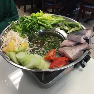 Lẩu Canh Chua Gà Lá Giang / Sweet and Sour Chicken with Jute Leaves Hotpot / 酸甜雞肉黃麻葉火鍋