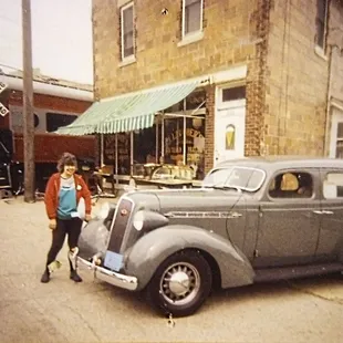 Rita Rinelli on a windy May, 2001 day at Lauber&apos;s with John Lauber&apos;s handsome &apos;36 Studebaker sedan.