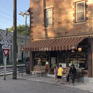 Photos of inside and out, along with some of the delicious goodness we enjoyed!