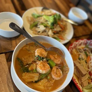 Top: Drunken Noodles with Chicken  Bottom: Shrimps and acacia omelet in spicy soup