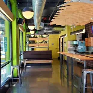 the inside of a fast food restaurant