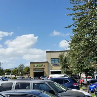 At the 2-story complex:  Bangkok Chef, Daiichi Ramen, Supercuts, UPS Store