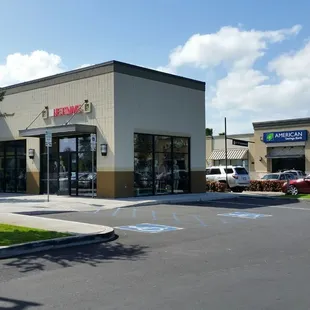 Je Taime (right next door to Starbucks) and American Savings Bank.