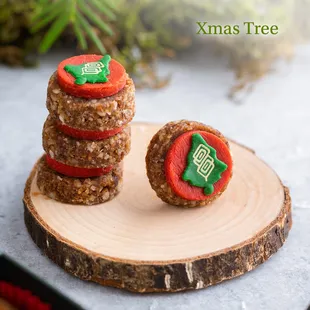 Savor our Signature Christmas Tree with your loved ones