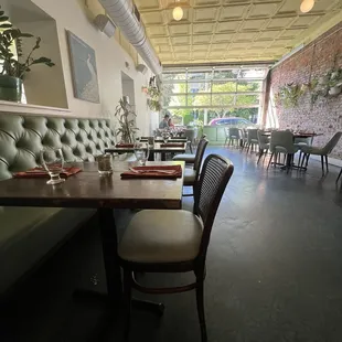 sushi and sashimi, interior