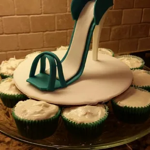 Vanilla cupcakes with a fondant high heel