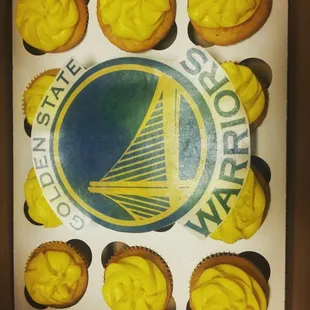Golden State Warriors themed cupcakes