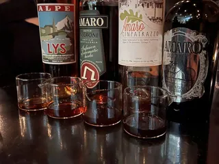 Bar 821