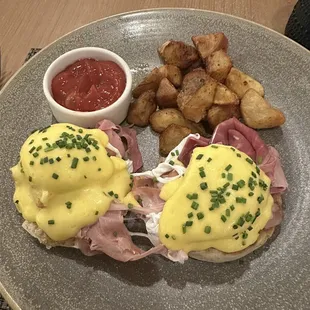Eggs Benedict