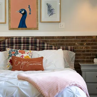 Lovebird Suite - Modern, luxurious bathroom, pond/vineyard view, private patio.