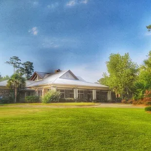 Bogey's Bar and Grill