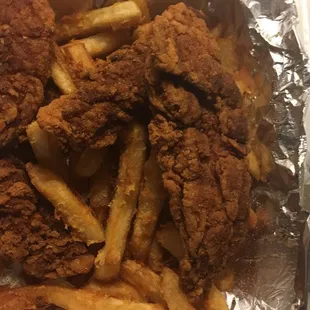 food, chicken wings and fried chicken