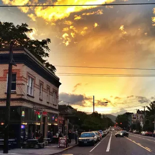 Sunset over Laurelthirst during a Ducky Pig show.