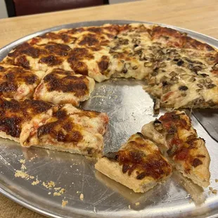 15 inch pizza, half cheese, half cheese and mushrooms. They brown the crust so it has a nice crisp texture