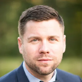 Kevin R.