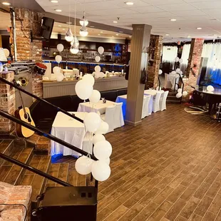 Lauren&apos;s Seafood All White Event
