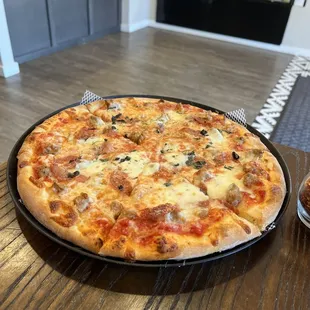 Tre Carne pizza