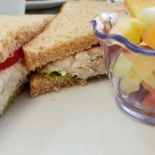 Tuna Salad w/Fresh Fruit Cup