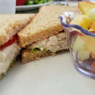 Tuna Salad w/Fresh Fruit Cup