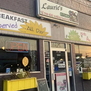 the outside of the restaurant