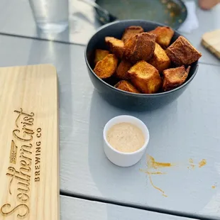 Crispy vinegar potatoes