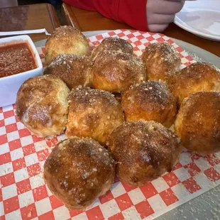 Stuffed garlic knots