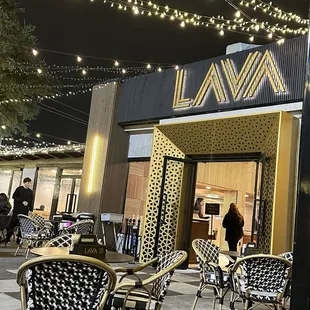 the outside of the restaurant