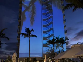 Swell Restaurant and Pool Bar