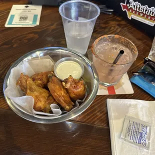 5 for 5$ wings on wednesdays