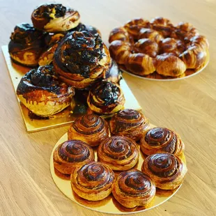 Raison roll, cinnamon roll and mini buttery croissants