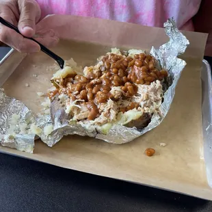 Baked potato with chicken.