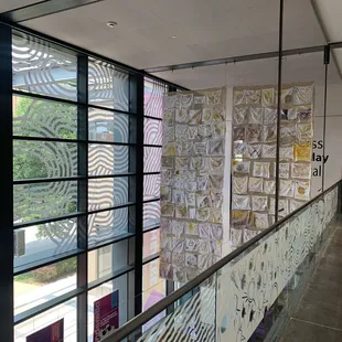 Love the squiggles on the glass