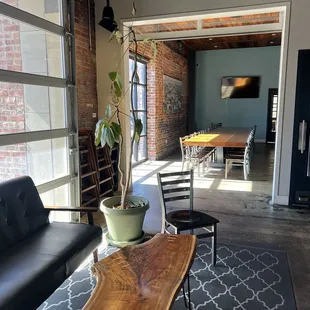Waiting area and a little side dining room