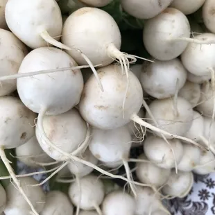 a bunch of white radishes