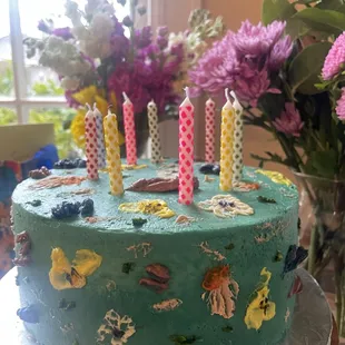 The cake was so pretty!