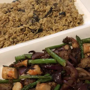 Bed of shrimp stir fry made with layonna products