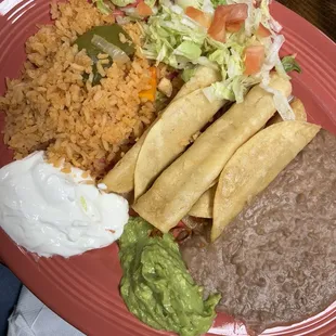 Flauta plate with chicken perfectly cooked