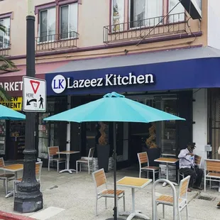 the outside of a restaurant