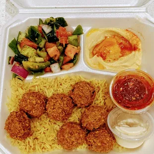 Veggie plate with Falafel