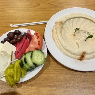 Hummus with fresh cut vegetables