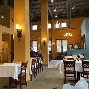 Laziza dining room