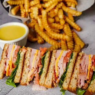 Pub Club paired with crispy Lazlo&apos;s crinkle fries.
