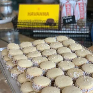 a tray of cookies