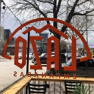 the outside of a restaurant