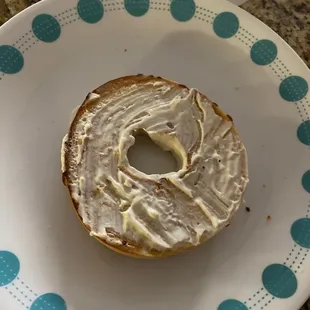 Regular cream cheese on an Asiago onion bagel.