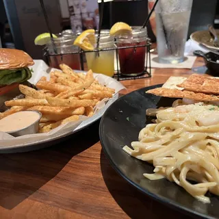 Fettuccine Alfredo w/ Chicken Meal