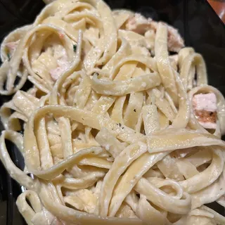 Fettuccine Alfredo w/ Chicken Meal
