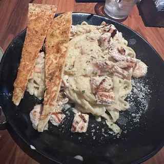 Fettuccine Alfredo w/ Chicken Meal