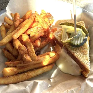 Grilled 5 Cheese Sandwich