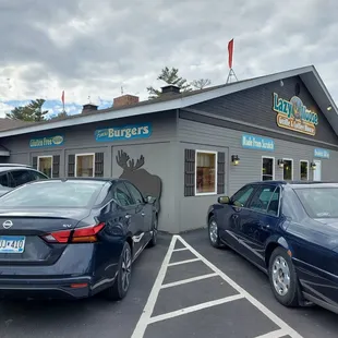 two cars parked in front of a restaurant